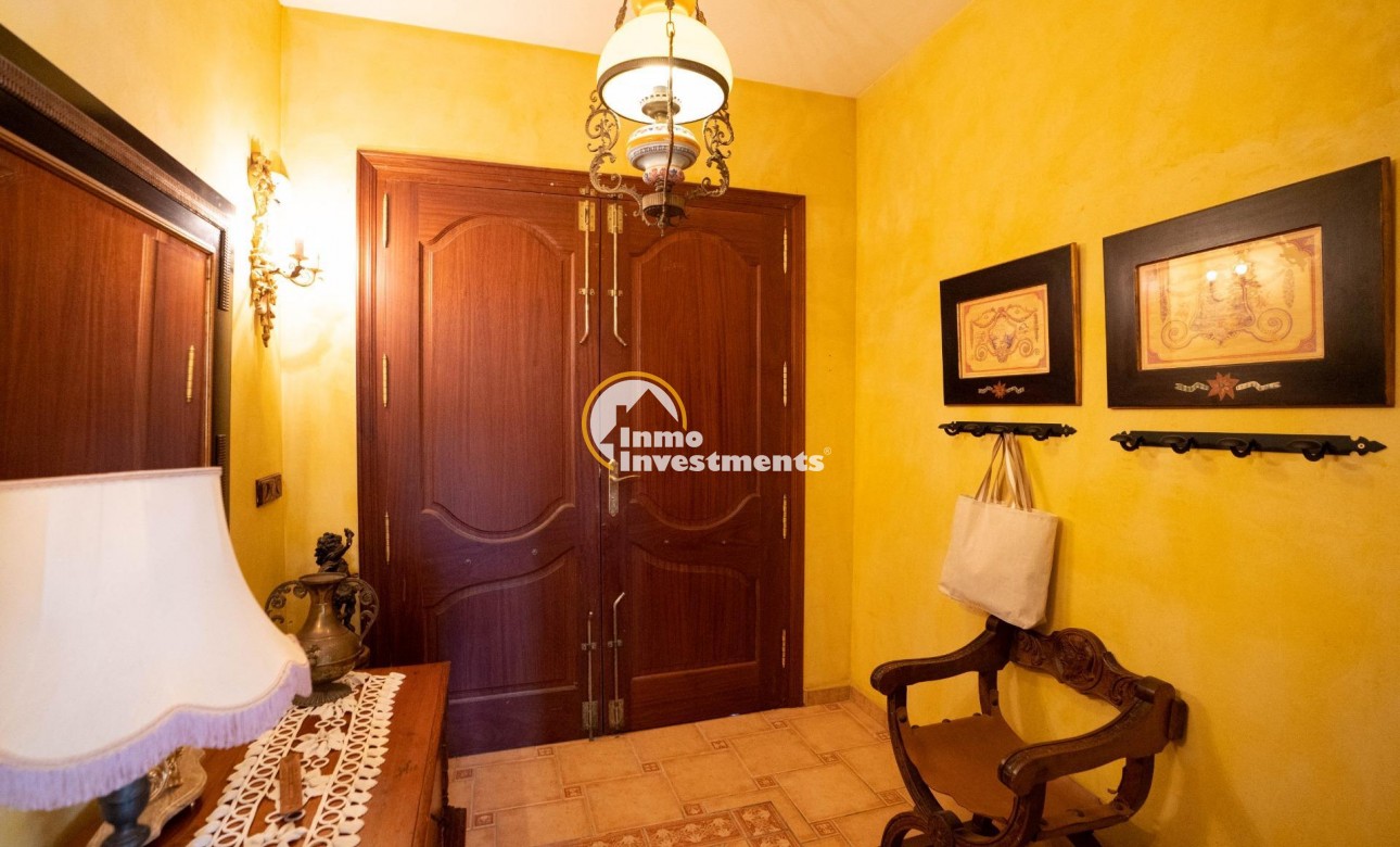 Resale - Villa - San Miguel de Salinas - CENTRO