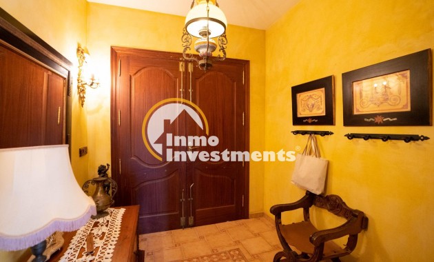 Resale - Villa - San Miguel de Salinas - CENTRO