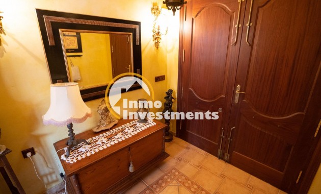 Resale - Villa - San Miguel de Salinas - CENTRO