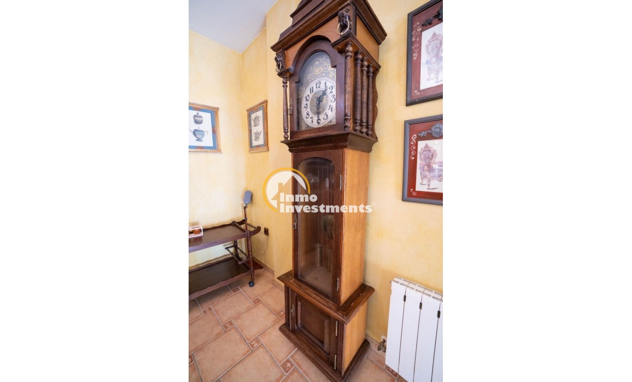 Resale - Villa - San Miguel de Salinas - CENTRO