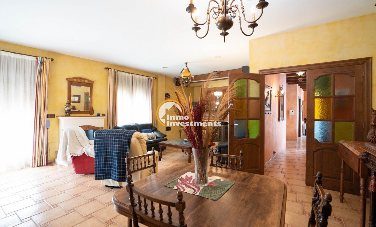 Resale - Villa - San Miguel de Salinas - CENTRO
