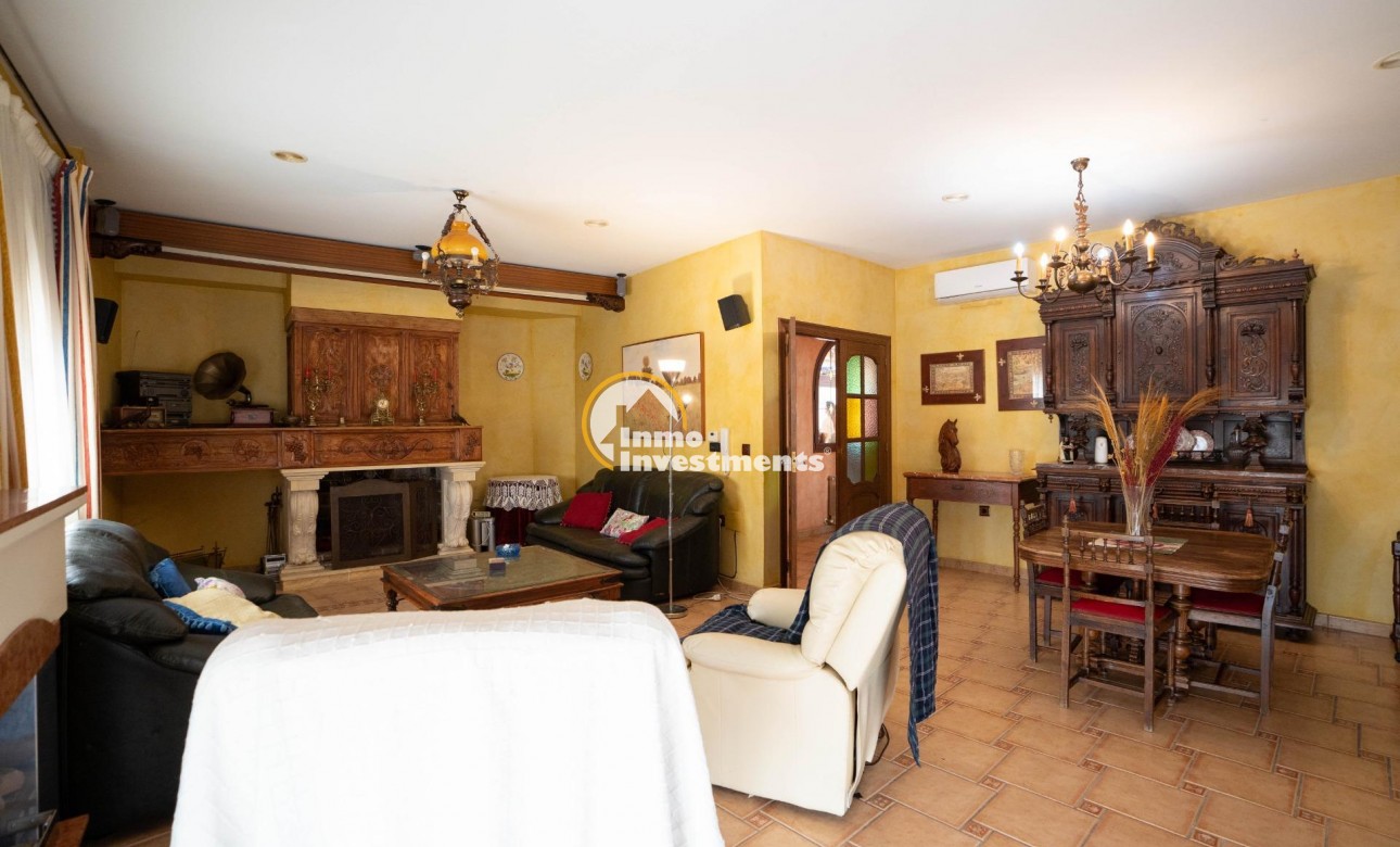 Resale - Villa - San Miguel de Salinas - CENTRO