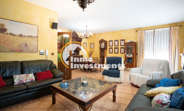 Resale - Villa - San Miguel de Salinas - CENTRO