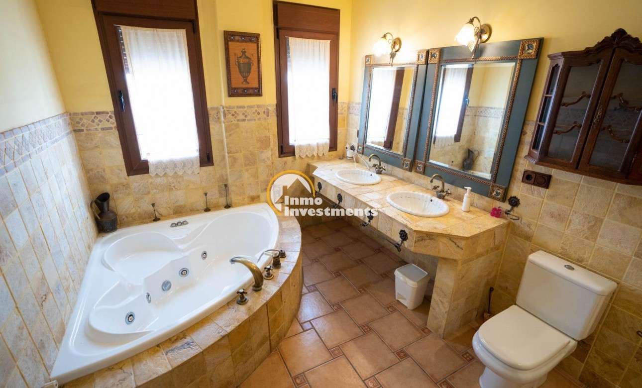 Resale - Villa - San Miguel de Salinas - CENTRO