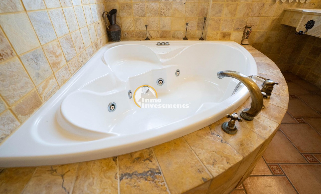 Resale - Villa - San Miguel de Salinas - CENTRO