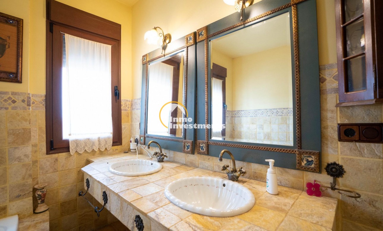 Resale - Villa - San Miguel de Salinas - CENTRO