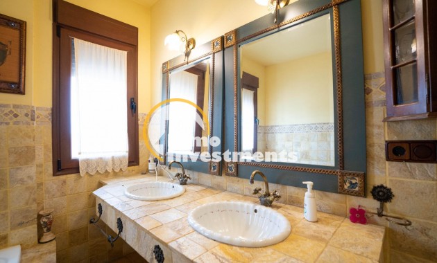 Resale - Villa - San Miguel de Salinas - CENTRO