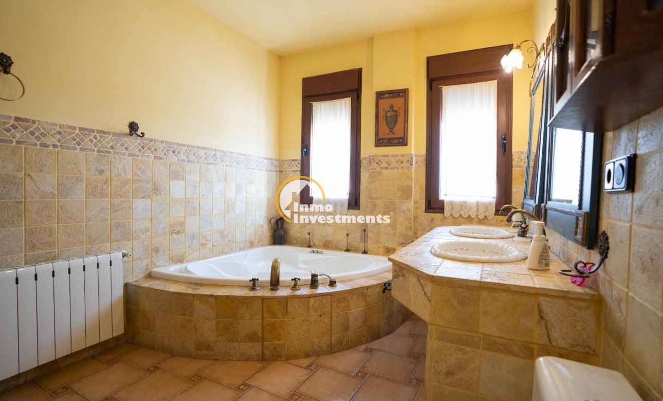Resale - Villa - San Miguel de Salinas - CENTRO
