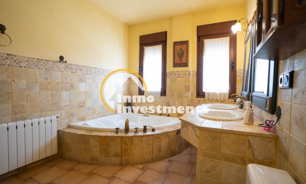 Resale - Villa - San Miguel de Salinas - CENTRO