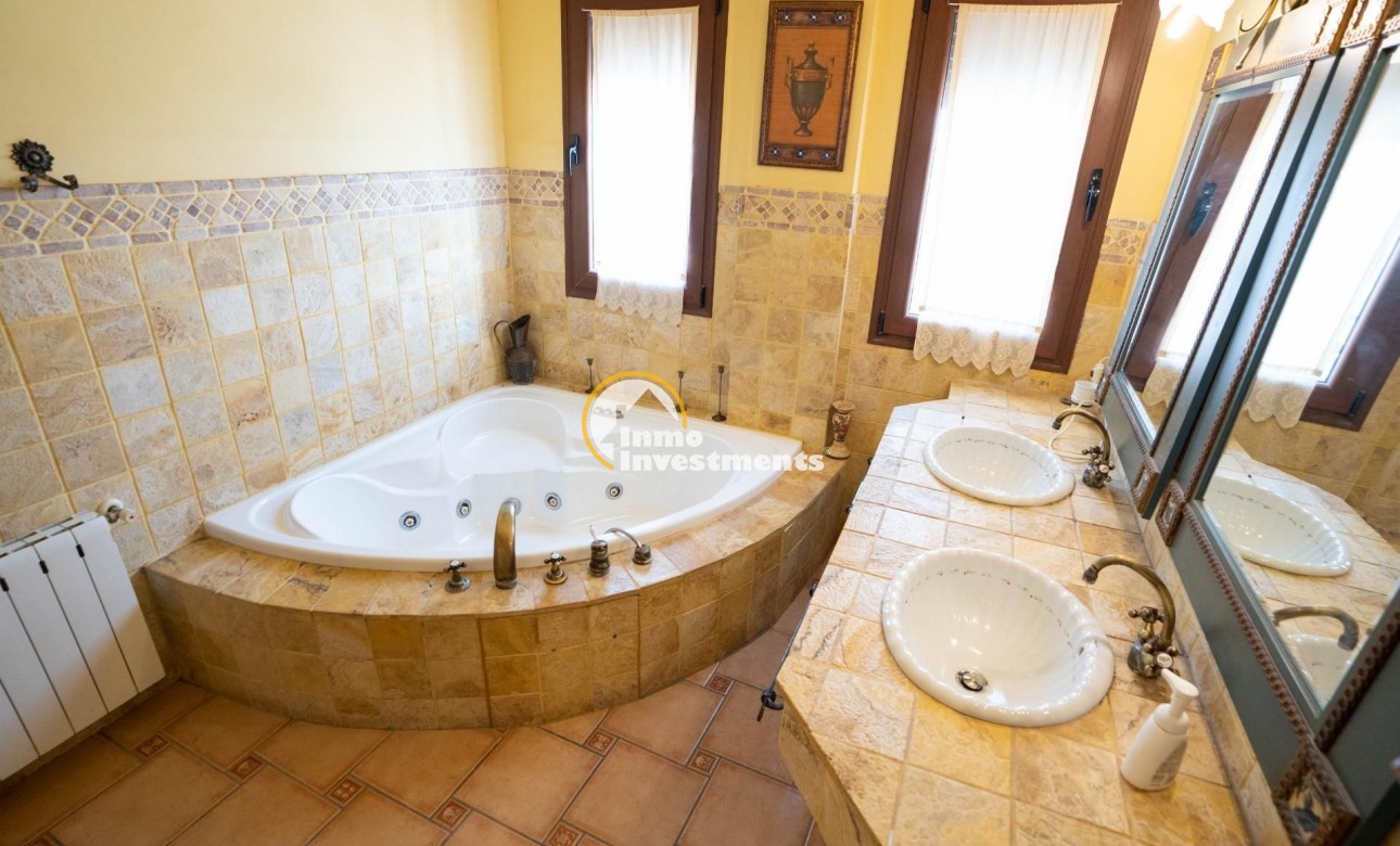 Resale - Villa - San Miguel de Salinas - CENTRO