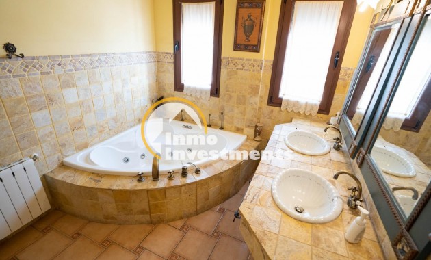 Resale - Villa - San Miguel de Salinas - CENTRO
