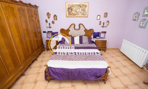 Resale - Villa - San Miguel de Salinas - CENTRO
