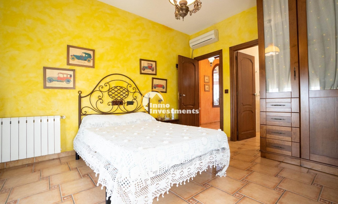 Resale - Villa - San Miguel de Salinas - CENTRO