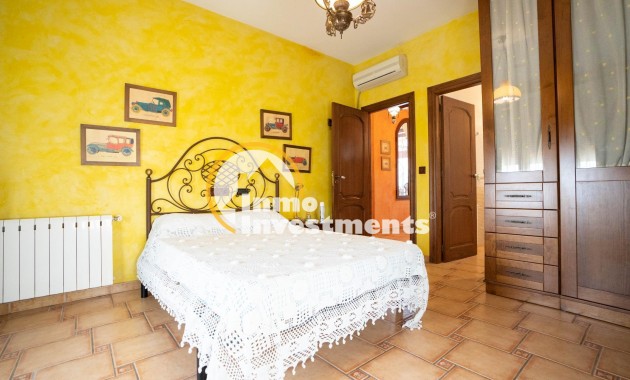 Resale - Villa - San Miguel de Salinas - CENTRO