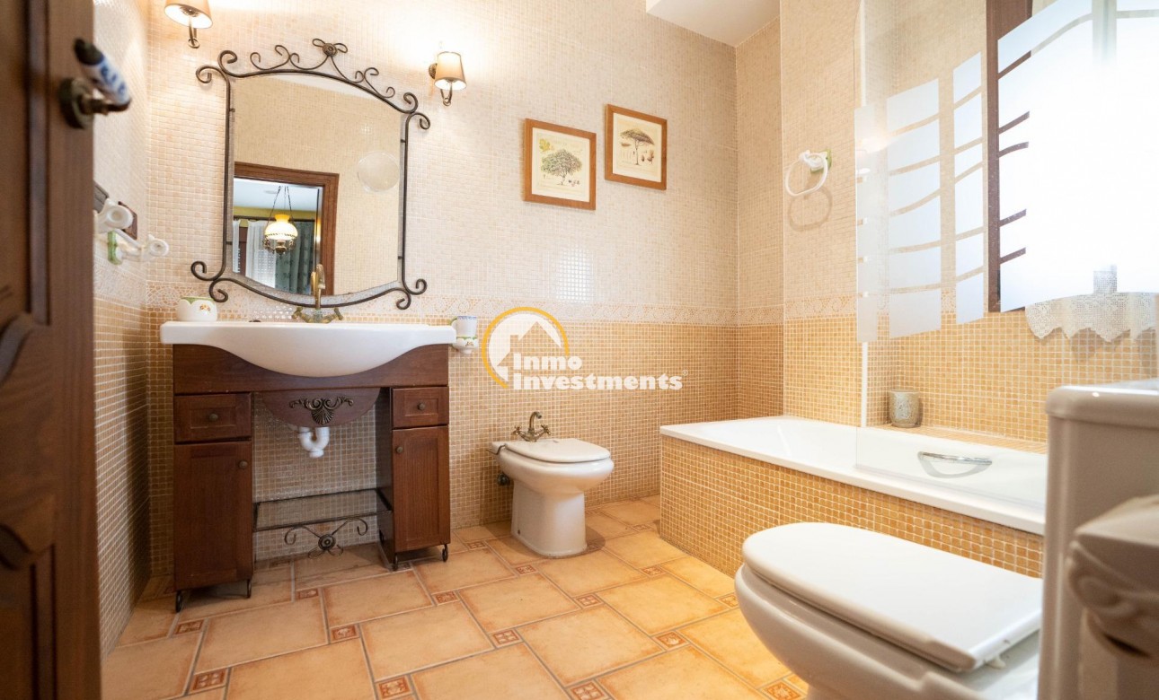 Resale - Villa - San Miguel de Salinas - CENTRO