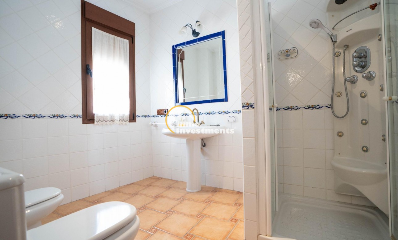Resale - Villa - San Miguel de Salinas - CENTRO
