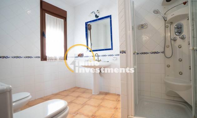 Resale - Villa - San Miguel de Salinas - CENTRO
