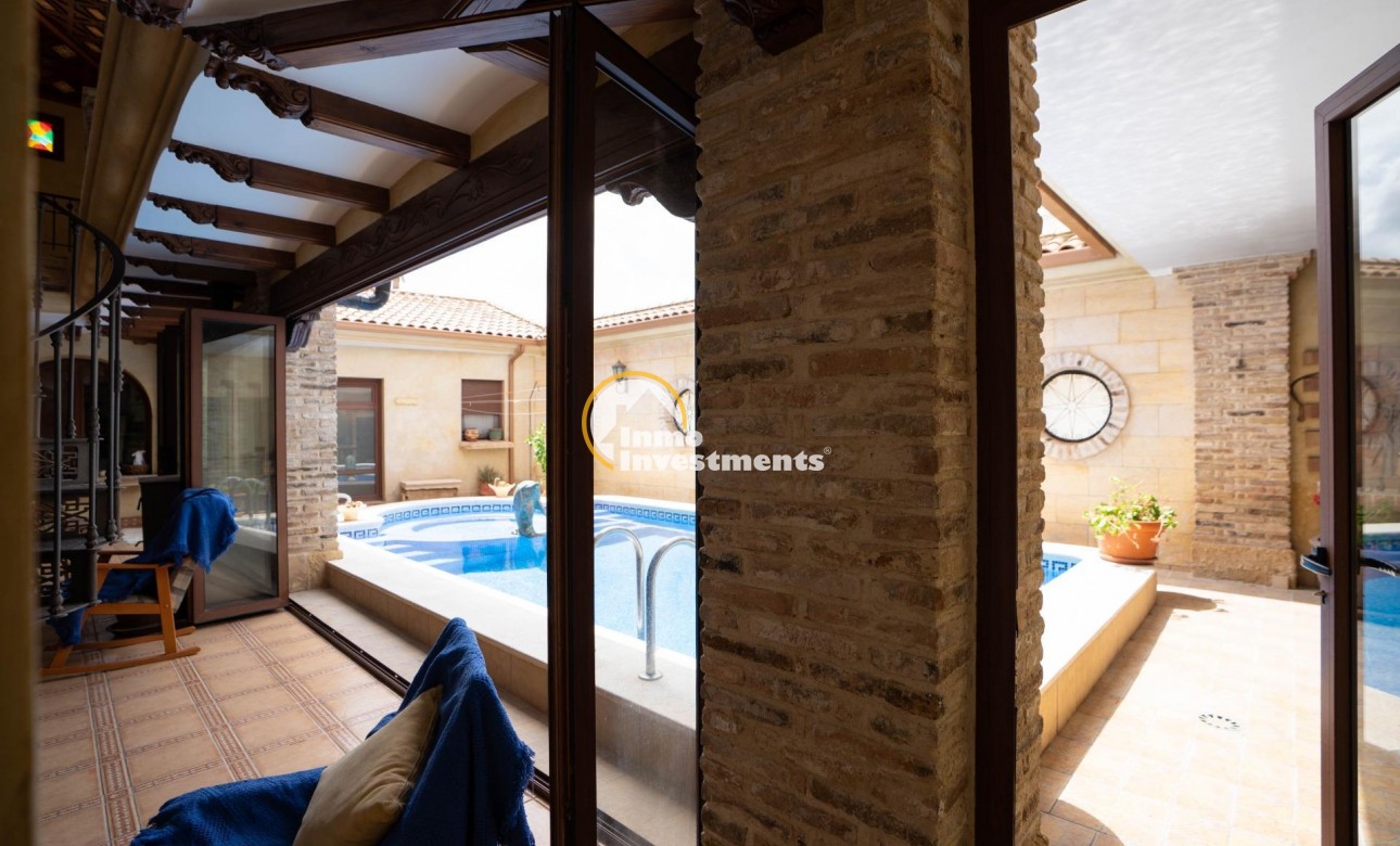 Resale - Villa - San Miguel de Salinas - CENTRO