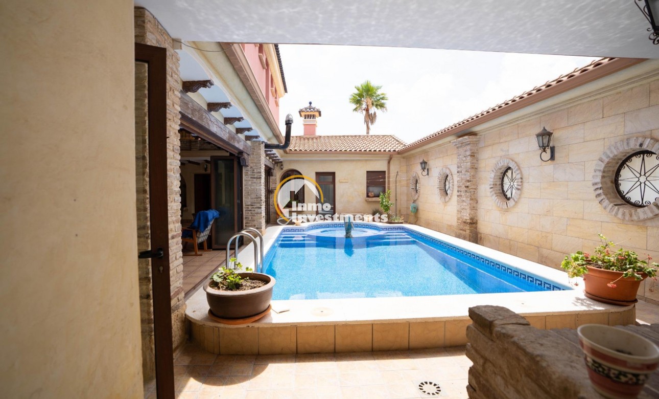 Resale - Villa - San Miguel de Salinas - CENTRO