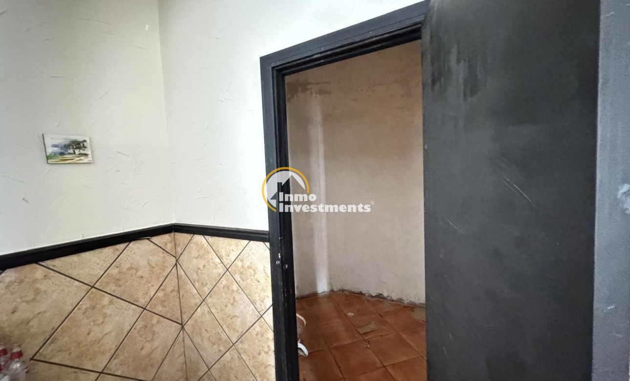 Reventa - Local comercial - Torrevieja - Estacion de autobuses
