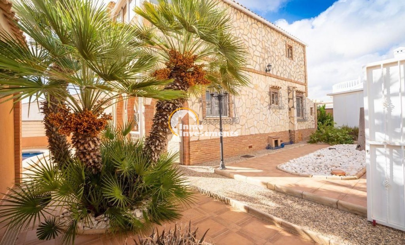 Bestaande bouw - Villa - Orihuela Costa - Los Almendros-La Florida