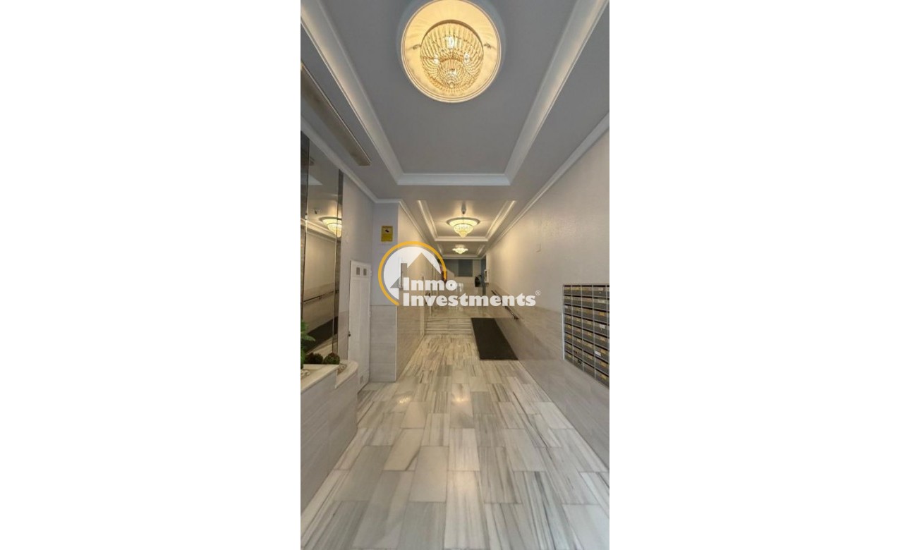 Gebrauchtimmobilien - Apartment - Torrevieja - Paseo maritimo