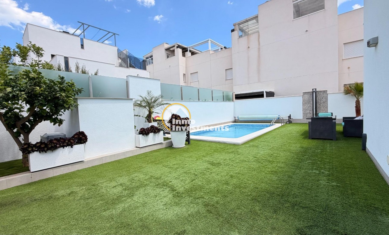 Resale - Villa - Torrevieja - Aguas Nuevas
