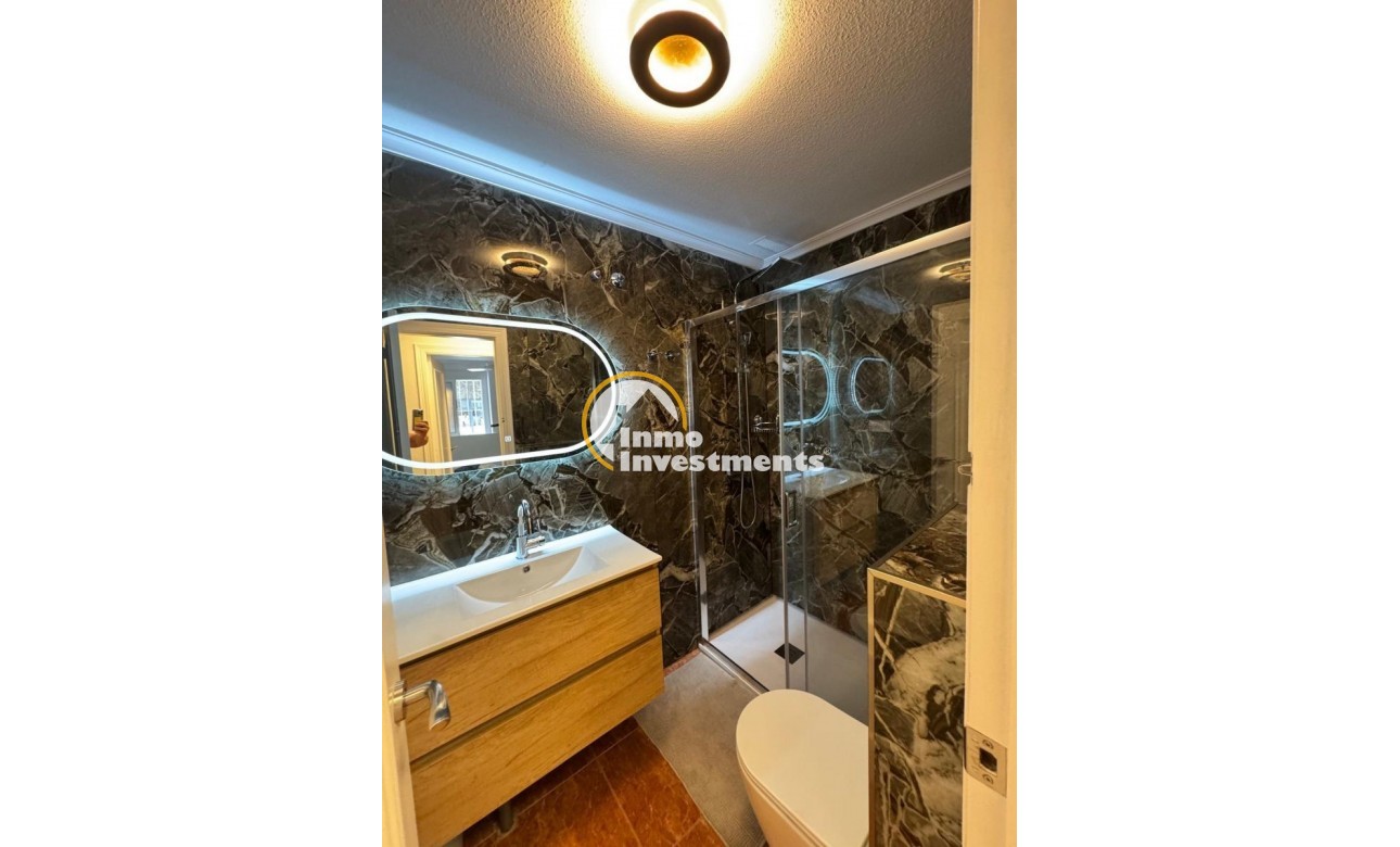 Resale - Apartment - Torrevieja - Estacion de autobuses