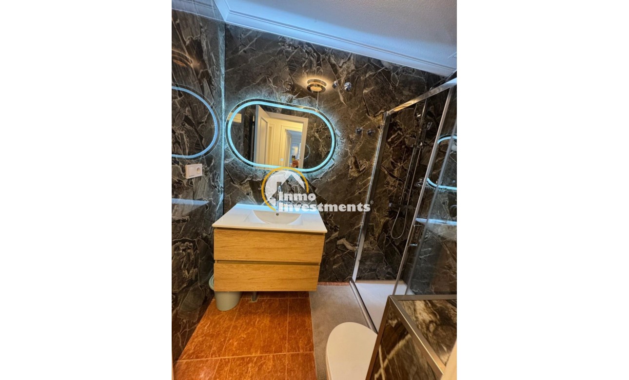 Resale - Apartment - Torrevieja - Estacion de autobuses