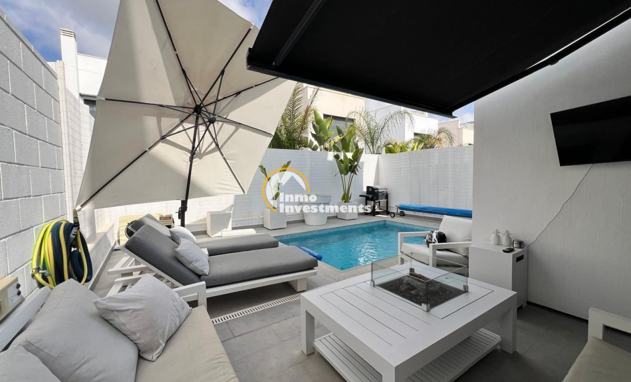 Bestaande bouw - Villa - Orihuela Costa - Villamartín-Las Filipinas