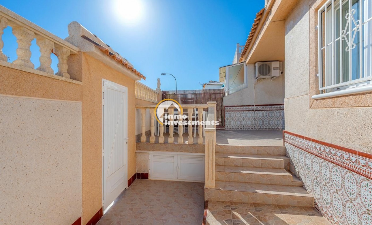 Resale - Villa - Torrevieja - La Siesta