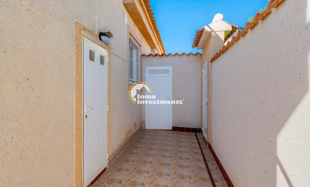 Resale - Villa - Torrevieja - La Siesta