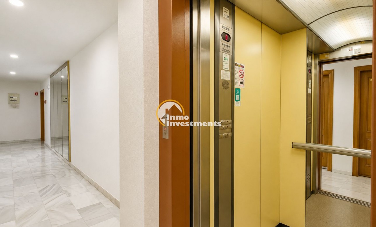 Resale - Apartment - Torrevieja - Estacion de autobuses