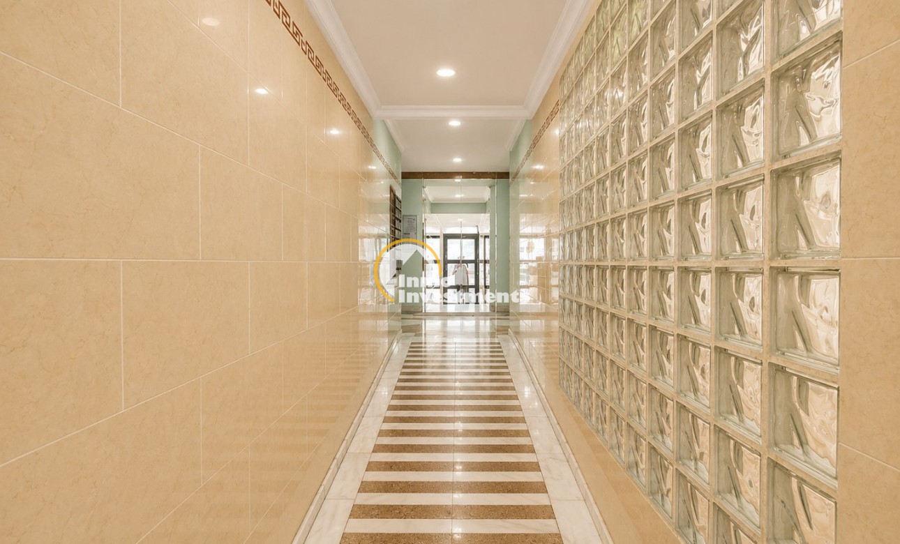 Resale - Apartment - Torrevieja - Estacion de autobuses