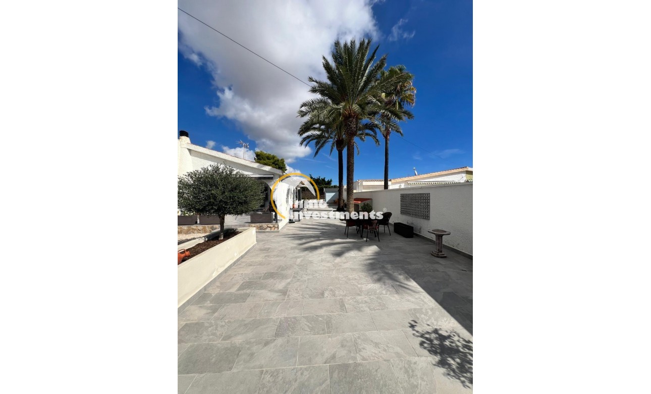 Bestaande bouw - Villa - Torrevieja - Nueva Torrevieja