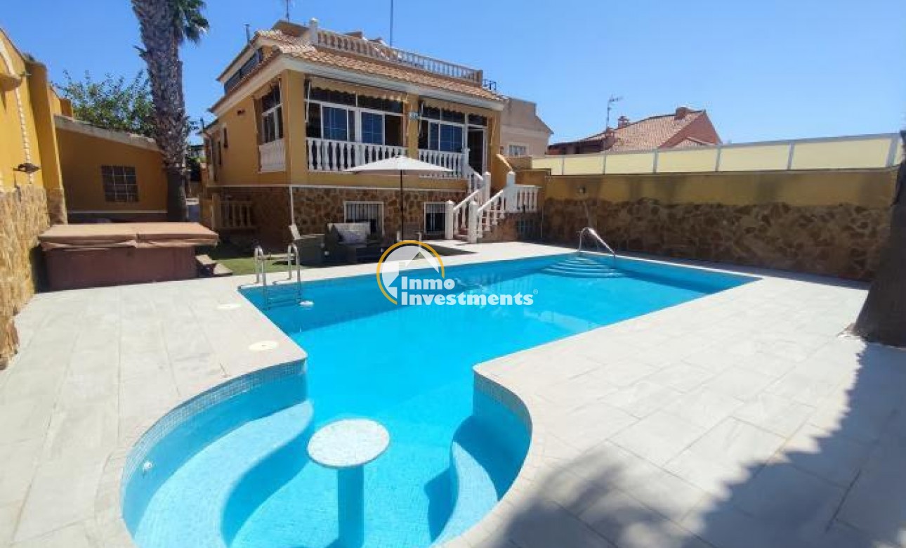 Bestaande bouw - Villa - Torrevieja - Aguas Nuevas