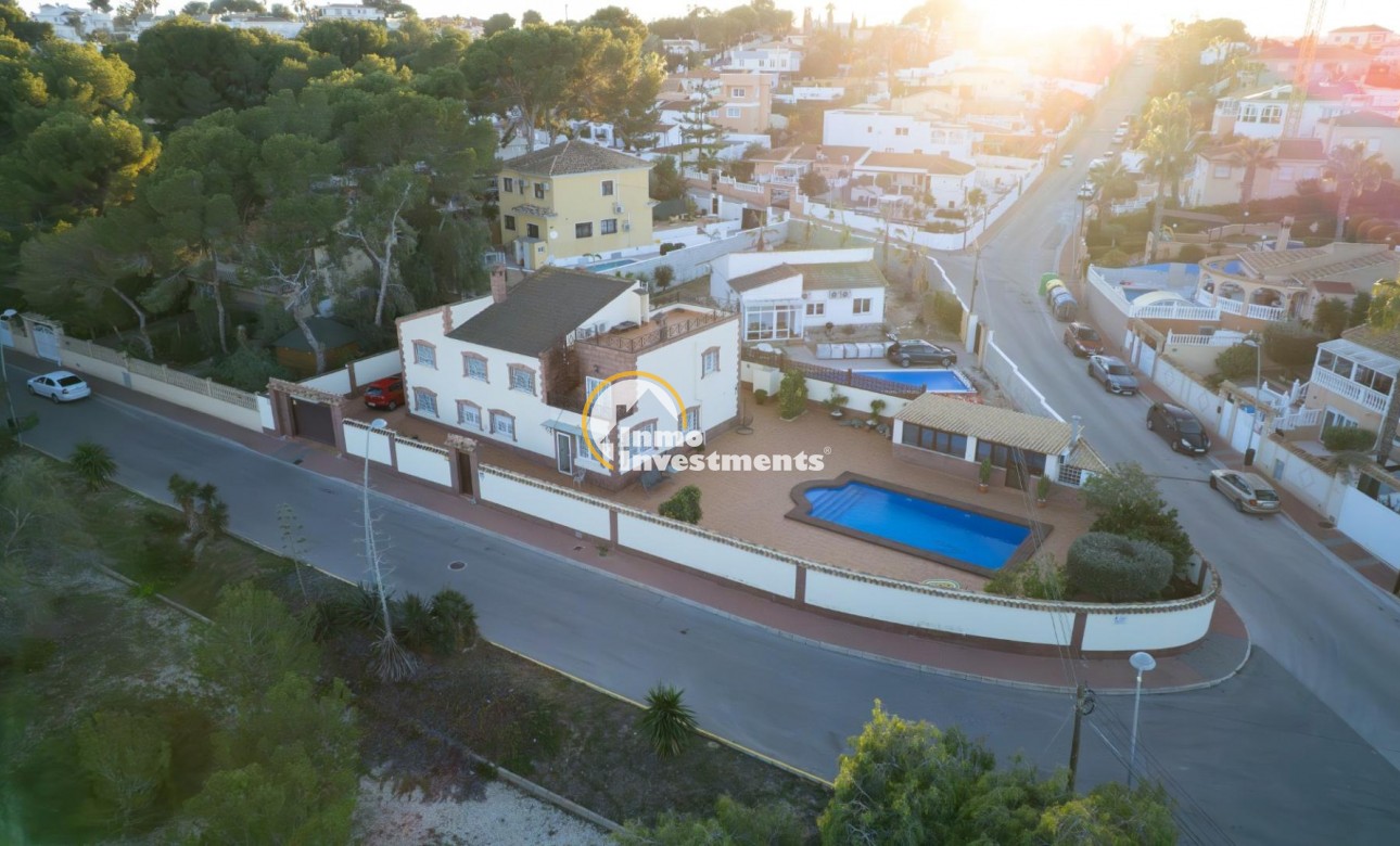 Resale - Villa - Torrevieja - Los Balcones - Los Altos del Edén